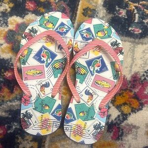 Vera Bradley Travel Print Flip Flops with Pink Straps can fit shoe size 5-6